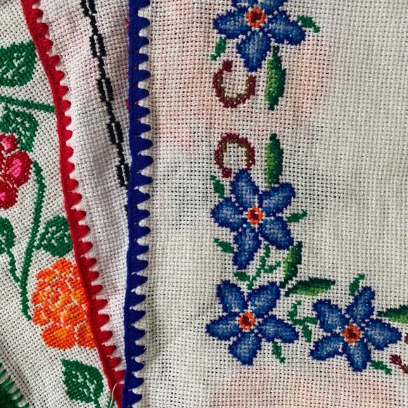 Vintage Vibrant Floral Cross Stitch Linen Trio Decor - Picture 6 of 9